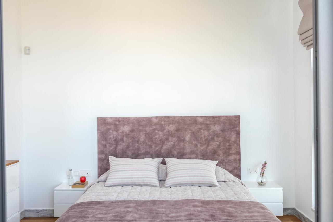 Villa Beach Heaven Paphos ภายนอก รูปภาพ